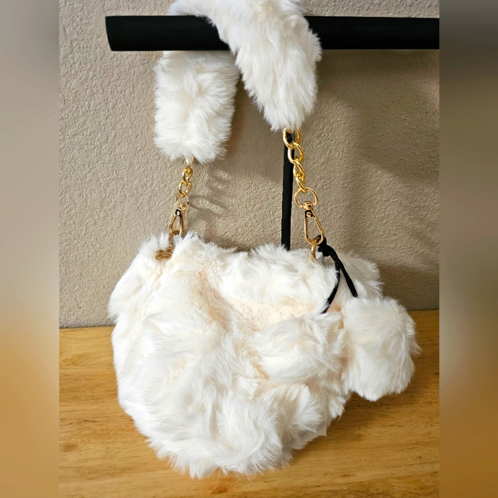 Source Unknown White Fluffy Shoulder Bag